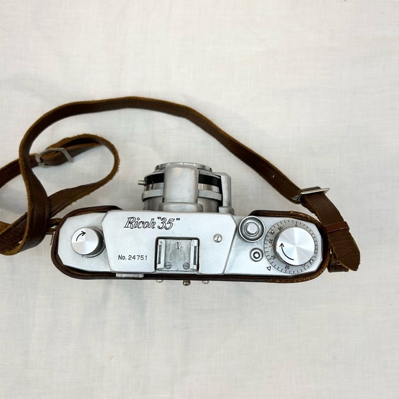 Ricoh 35 35mm Film Rangefinder Camera with Ricomat 4.5cm f/3.5 Lens - Picture 8 of 12